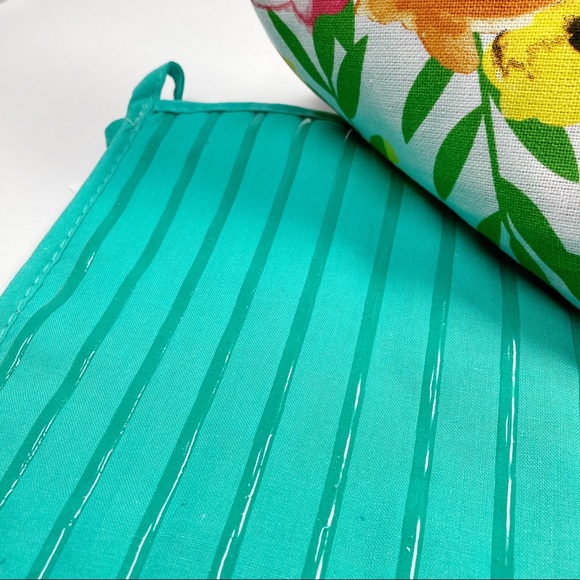 Kitchen Set (4) Floral Dish Towel & Potholders NEW - Picture 5 of 5